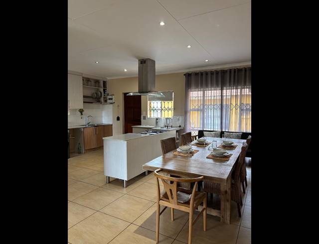 340M² GUESTHOUSE FOR SALE IN RUSTENBURG RURAL